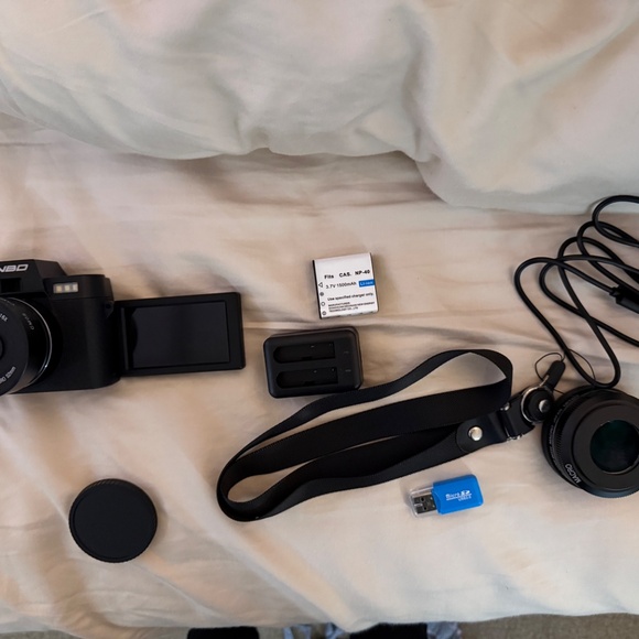 NBD Compact Digital Camera - Picture 4 of 4